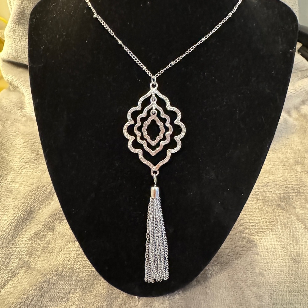 Elegant Silver Toned Pendant Necklace